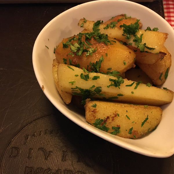 Papas salteadas con eneldo o perejil